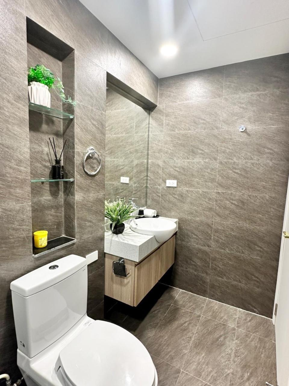 Luxe Paradise Residence Truc Bach Hanoi Exterior foto