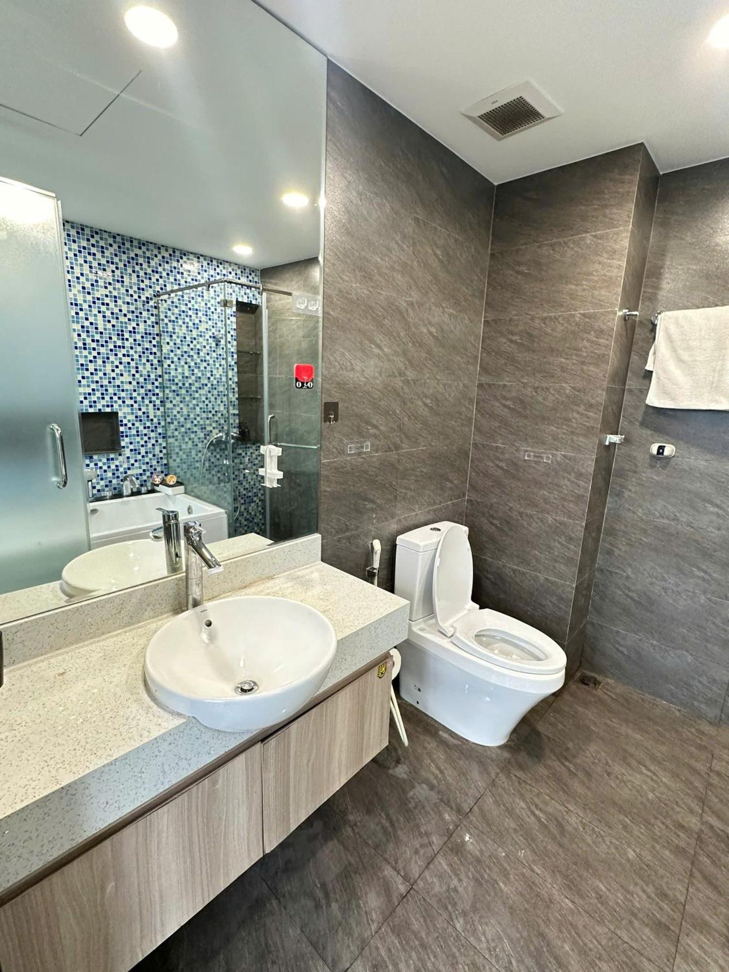 Luxe Paradise Residence Truc Bach Hanoi Exterior foto